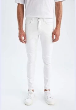 DeFacto Comfort Fit Straight Leg Jeans