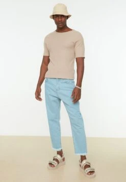Trendyol Light Wash Relaxed Fit Jeans