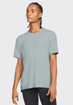 Nike Medium Yoga T-Shirt