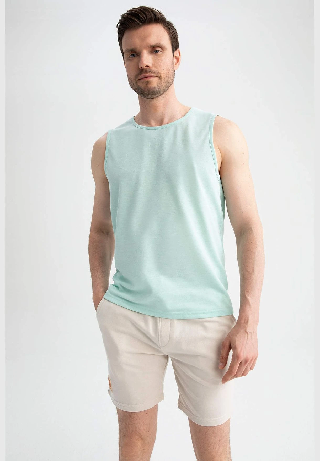 DeFacto Regular Fit Sleeveless Vest 3 DeFacto Regular Fit Sleeveless Vest