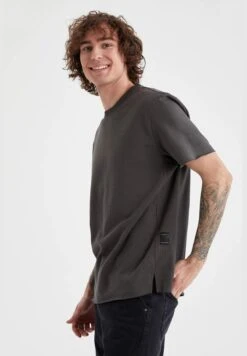 DeFacto Regular Fit Crew Neck Short Sleeve T-Shirt