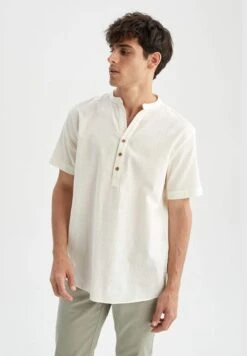 DeFacto Man Modern Fit V-Neck Woven Top Short Sleeve Shirt