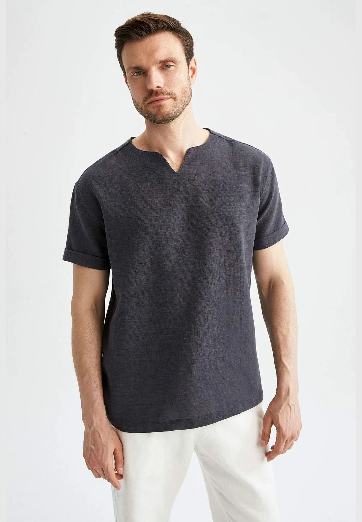 DeFacto Regular Fit V-Neck Short Sleeve Shirt 3 DeFacto Regular Fit V-Neck Short Sleeve Shirt