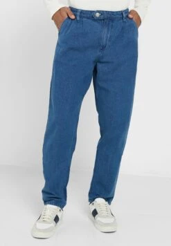 Baggy Fit Pleated Jean