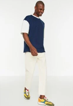 Trendyol Light Wash Straight Fit Jeans