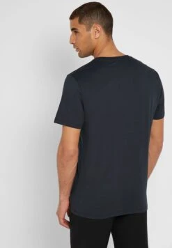 Reiss Dayton V-Neck T-Shirt -Active Fashion Store 2 zoom desktop 192