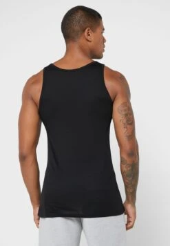 Essential Vest -Active Fashion Store 2 zoom desktop 45