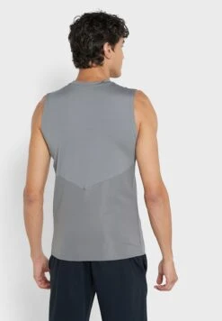 Essential Crew Neck Vest -Active Fashion Store 2 zoom desktop 499
