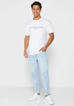 COTTON ON Relaxed Fit Tapered Jeans -Active Fashion Store 2 zoom desktop 936