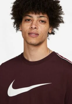 Nike Nsw Repeat Swoosh T-Shirt -Active Fashion Store 3 zoom desktop 1