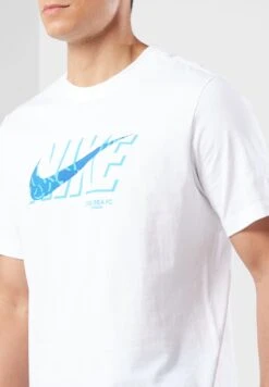 Nike Chelsea Seasonal Swoosh T-Shirt 8 Nike Chelsea Seasonal Swoosh T-Shirt -Active Fashion Store 3 zoom desktop 102