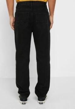 Loose Fit Jean -Active Fashion Store 3 zoom desktop 1034