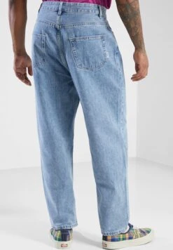 Straight Cut Jeans -Active Fashion Store 3 zoom desktop 1048