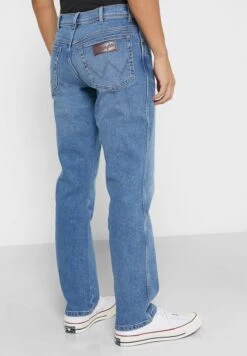 Wrangler Straight Jeans -Active Fashion Store 3 zoom desktop 1057
