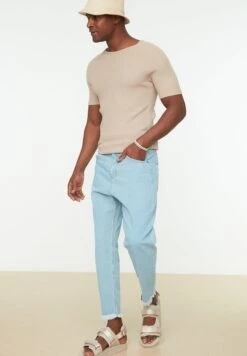 Trendyol Light Wash Relaxed Fit Jeans -Active Fashion Store 3 zoom desktop 1071