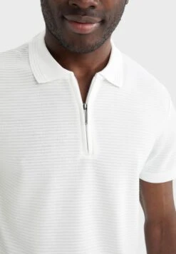 DeFacto Essential Half Zip Polo -Active Fashion Store 3 zoom desktop 1075