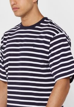 Jack & Jones Striped Crew Neck T-Shirt -Active Fashion Store 3 zoom desktop 127