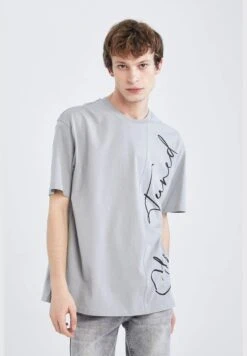 DeFacto Boxy Fit Crew Neck Shorts Sleeve Slogan Print T-Shirt -Active Fashion Store 3 zoom desktop 150