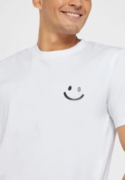 Smiley Face T Shirt -Active Fashion Store 3 zoom desktop 170