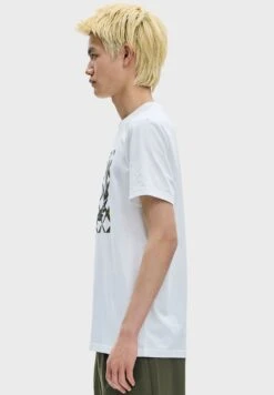 Fred Perry Crew Neck T-Shirt -Active Fashion Store 3 zoom desktop 184