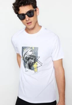 Trendyol Fluffy Art Print Crew Neck T-Shirt -Active Fashion Store 3 zoom desktop 208