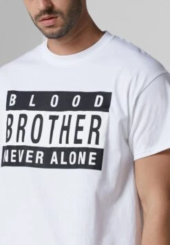 Never Alone T-Shirt -Active Fashion Store 3 zoom desktop 252