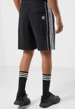 Adidas Originals Essential Rekive Shorts -Active Fashion Store 3 zoom desktop 293