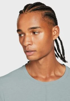 Nike Medium Yoga T-Shirt -Active Fashion Store 3 zoom desktop 321