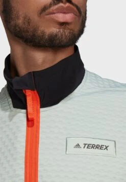 ADIDAS Utilitas Logo Sweatshirt -Active Fashion Store 3 zoom desktop 382