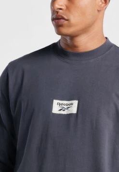 Reebok Classics Winter Escape T-Shirt -Active Fashion Store 3 zoom desktop 409