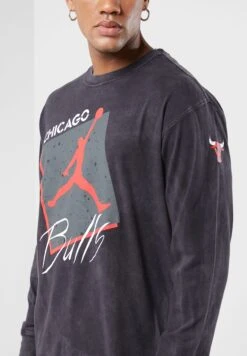 Nike Chicago Bulls Statement Max90 T-Shirt -Active Fashion Store 3 zoom desktop 425