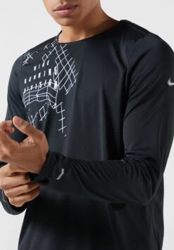 Nike Dri-Fit Rise 365 Flash T-Shirt -Active Fashion Store 3 zoom desktop 450