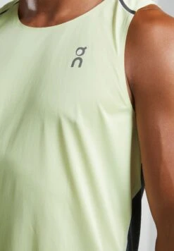 On Running Essential Tank -Active Fashion Store 3 zoom desktop 495