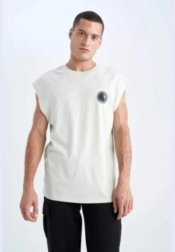 DeFacto Man Oversize Fit Crew Neck Vest -Active Fashion Store 3 zoom desktop 537