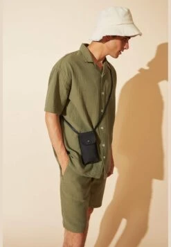 DeFacto Relax Fit Short Sleeve Shirt -Active Fashion Store 3 zoom desktop 615