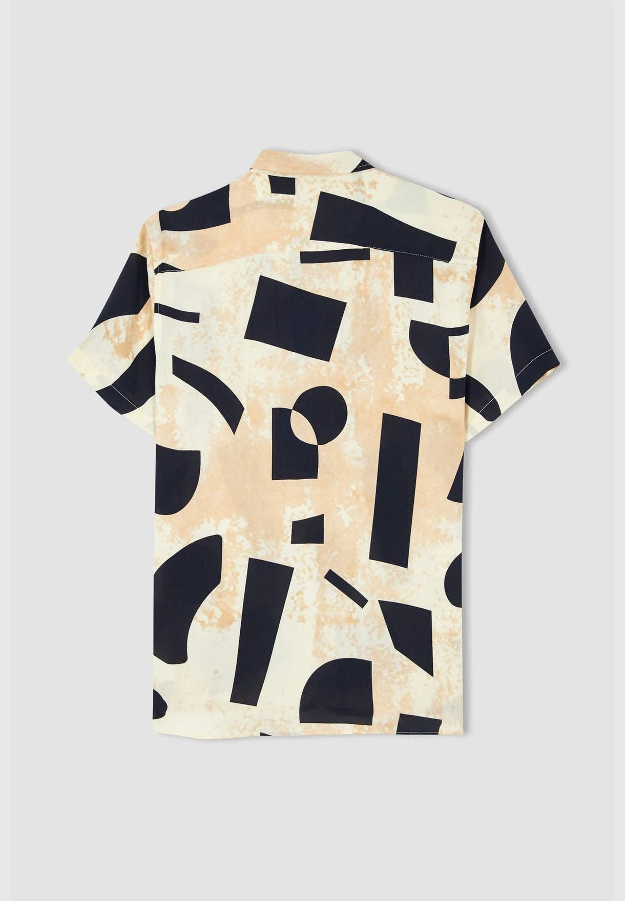 DeFacto Regular Fit Short Sleeve Geometric Print Poplin Shirt 5 DeFacto Regular Fit Short Sleeve Geometric Print Poplin Shirt - Image 3