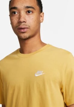 Nike Nsw Club T-Shirt 8 Nike Nsw Club T-Shirt -Active Fashion Store 3 zoom desktop 69