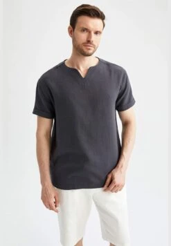 DeFacto Regular Fit V-Neck Short Sleeve Shirt 13 DeFacto Regular Fit V-Neck Short Sleeve Shirt -Active Fashion Store 3 zoom desktop 690