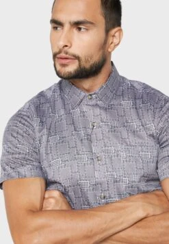 Geo Print Short Sleeve Shirt -Active Fashion Store 3 zoom desktop 695