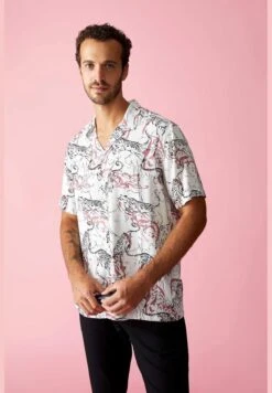 DeFacto Man Modern Fit Resort Neck Woven Short Sleeve Shirt -Active Fashion Store 3 zoom desktop 696