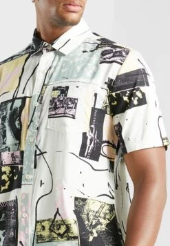 Volcom Entertainment Woven Shirt 8 Volcom Entertainment Woven Shirt -Active Fashion Store 3 zoom desktop 701