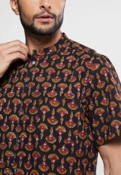 Printed Slim Fit Shirt -Active Fashion Store 3 zoom desktop 711