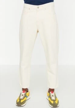 Trendyol Light Wash Straight Fit Jeans -Active Fashion Store 3 zoom desktop 923