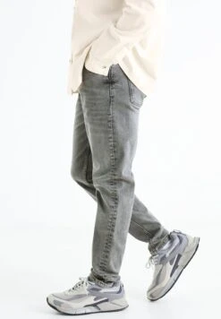 Light Wash Skinny Fit Jeans -Active Fashion Store 3 zoom desktop 983