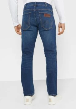 Wrangler Mid Wash Straight Fit Jeans -Active Fashion Store 3 zoom desktop 993