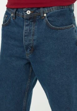 Trendyol Light Wash Straight Fit Jeans 10 Trendyol Light Wash Straight Fit Jeans -Active Fashion Store 4 zoom desktop 1006