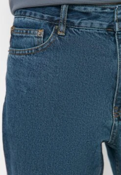 Trendyol Mid Wash Relaxed Fit Jeans -Active Fashion Store 4 zoom desktop 1028