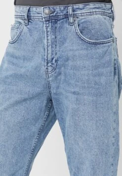 COTTON ON Mid Wash Relaxed Fit Jeans -Active Fashion Store 4 zoom desktop 1043