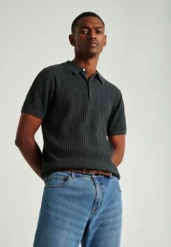 Ribbed Knitted Polo -Active Fashion Store 4 zoom desktop 1179