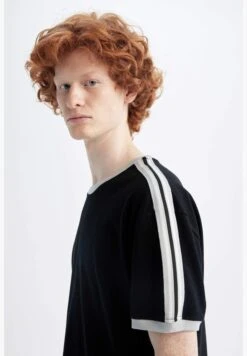 DeFacto Man Crew Neck Short Sleeve Knitted T-Shirt -Active Fashion Store 4 zoom desktop 133